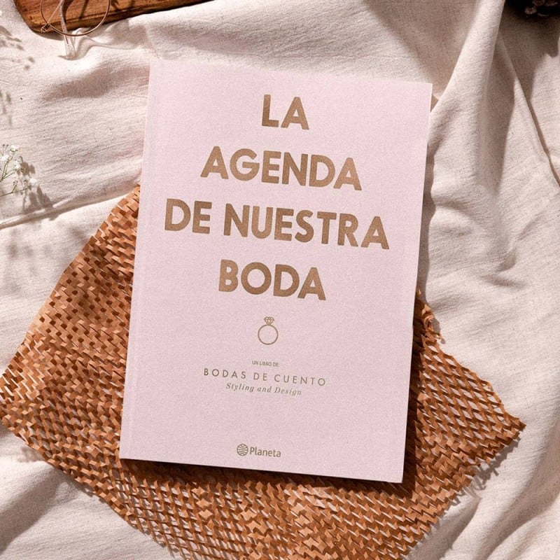 LA AGENDA DE NUESTRA BODA, un libro de: Bodas de cuento. Styling and Design  – Cordobrand – Fotografía, regalos personalizados y papelería